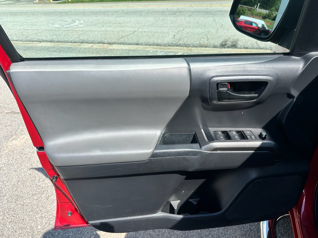 Used 2022 Toyota Tacoma SR5 RWD image 8