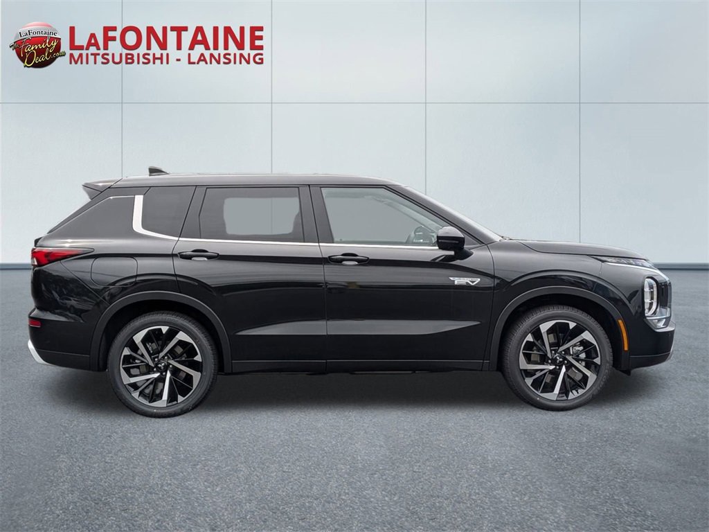 New 2025 Mitsubishi Outlander SE image 6