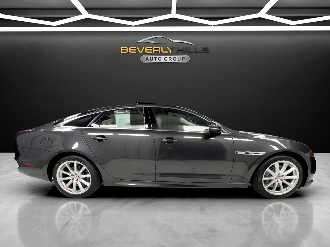 Used 2016 Jaguar XJ R-Sport AWD/4WD image 6
