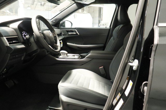 New 2026 Mitsubishi Outlander LE FWD image 6
