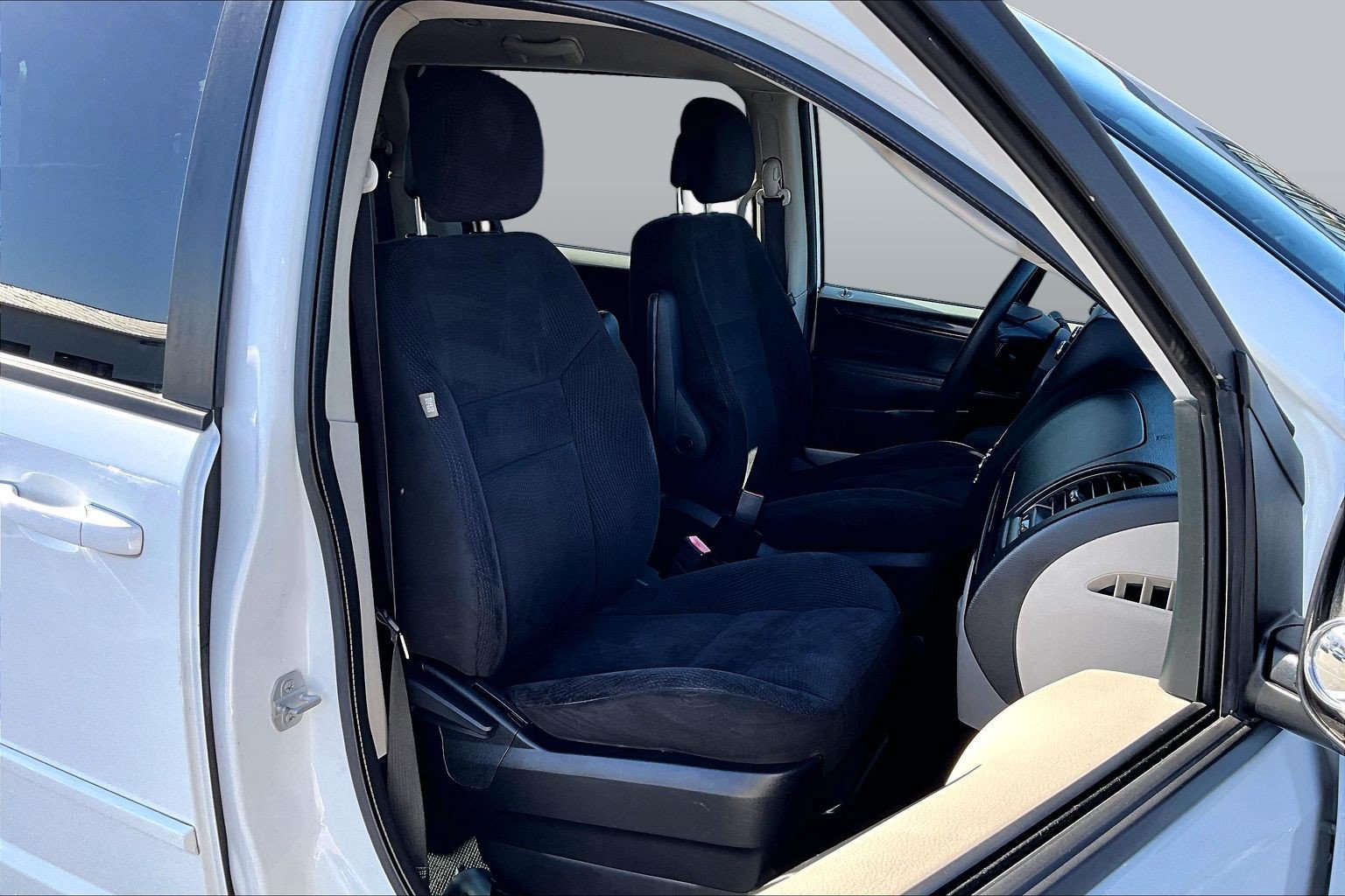 Used 2015 Dodge Grand Caravan SXT FWD image 7