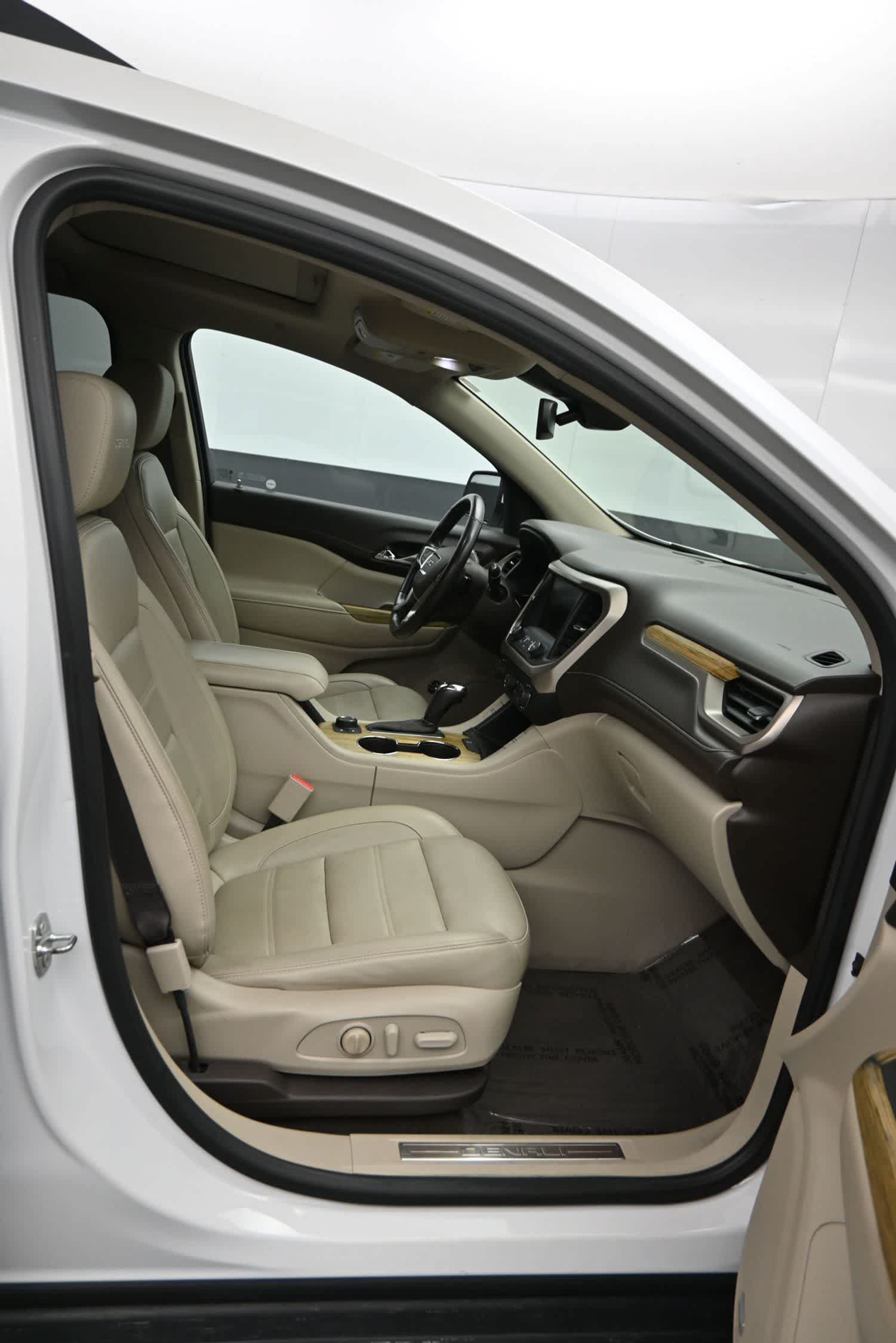 Used 2019 GMC Acadia Denali w/ Technology Package AWD/4WD image 12
