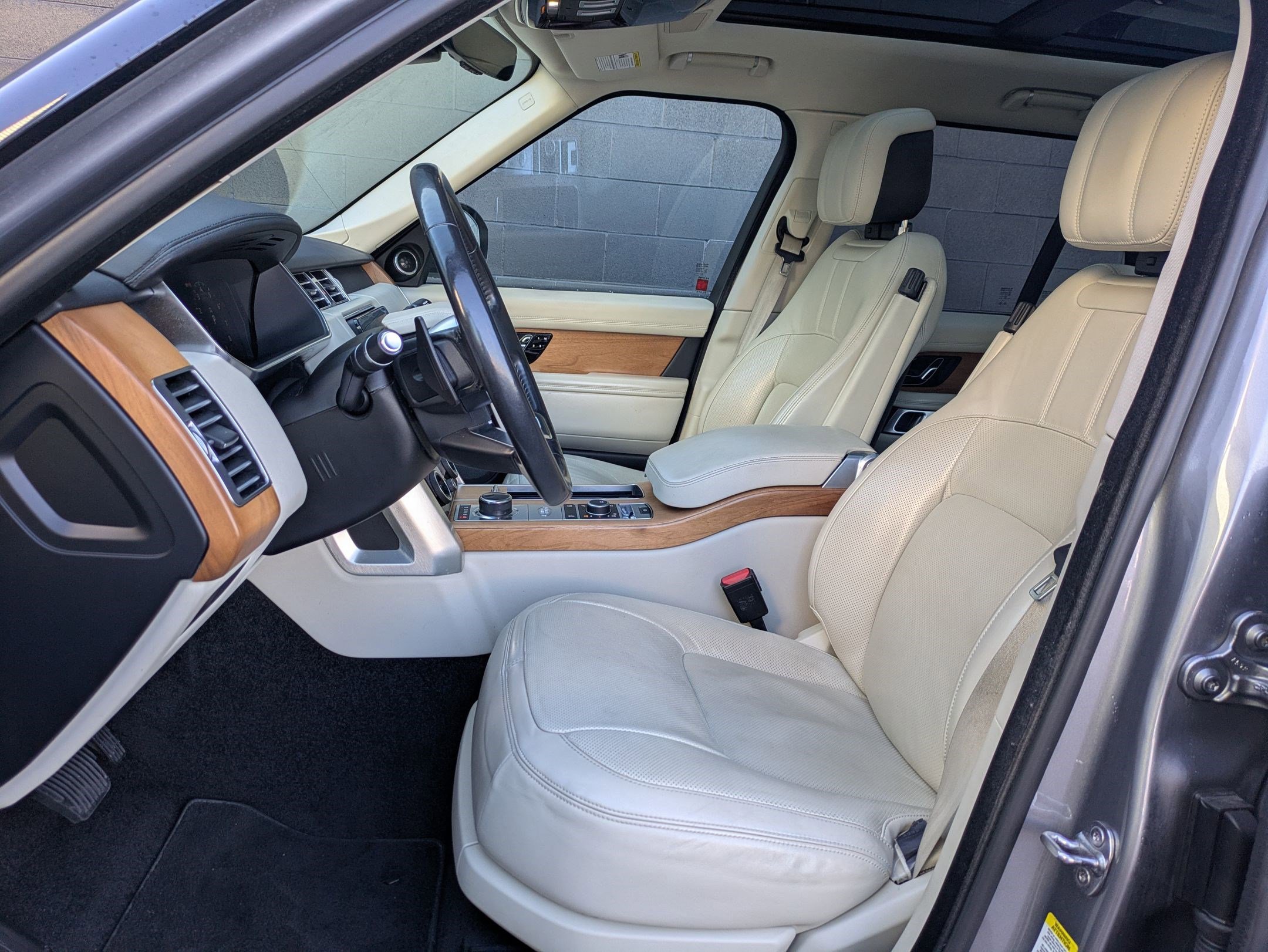 Used 2020 Land Rover Range Rover HSE image 21