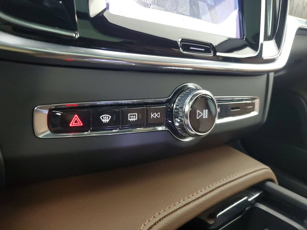 Used 2026 Volvo V90 B6 Cross Country Ultra AWD/4WD image 29