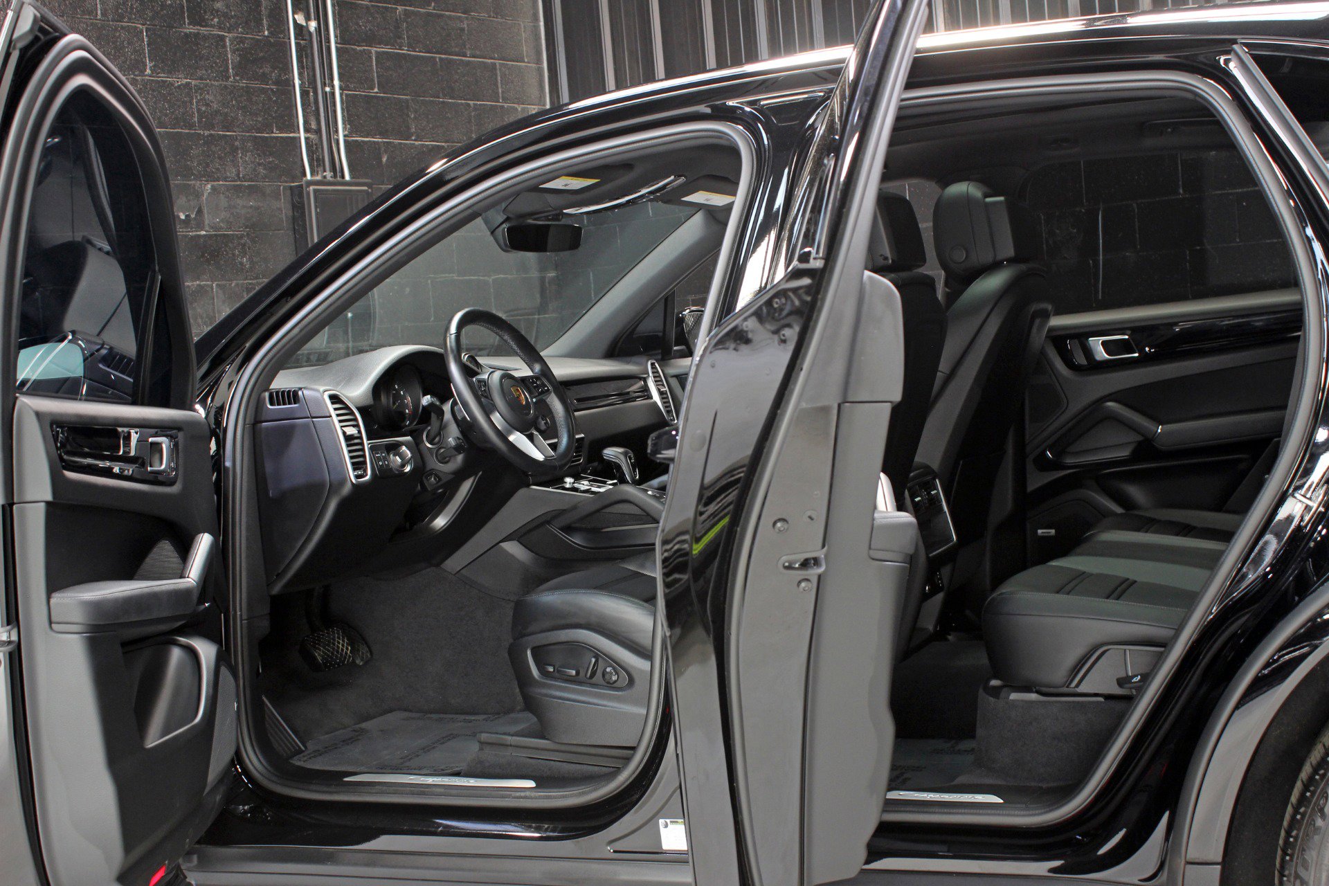 Used 2022 Porsche Cayenne E-Hybrid w/ Premium Package image 21