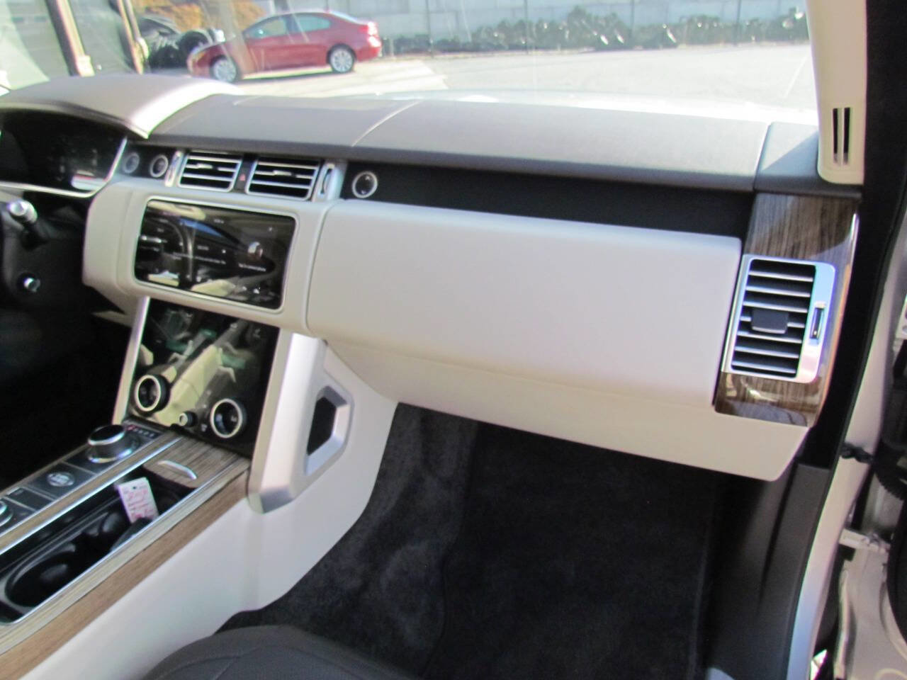 Used 2018 Land Rover Range Rover Supercharged image 21