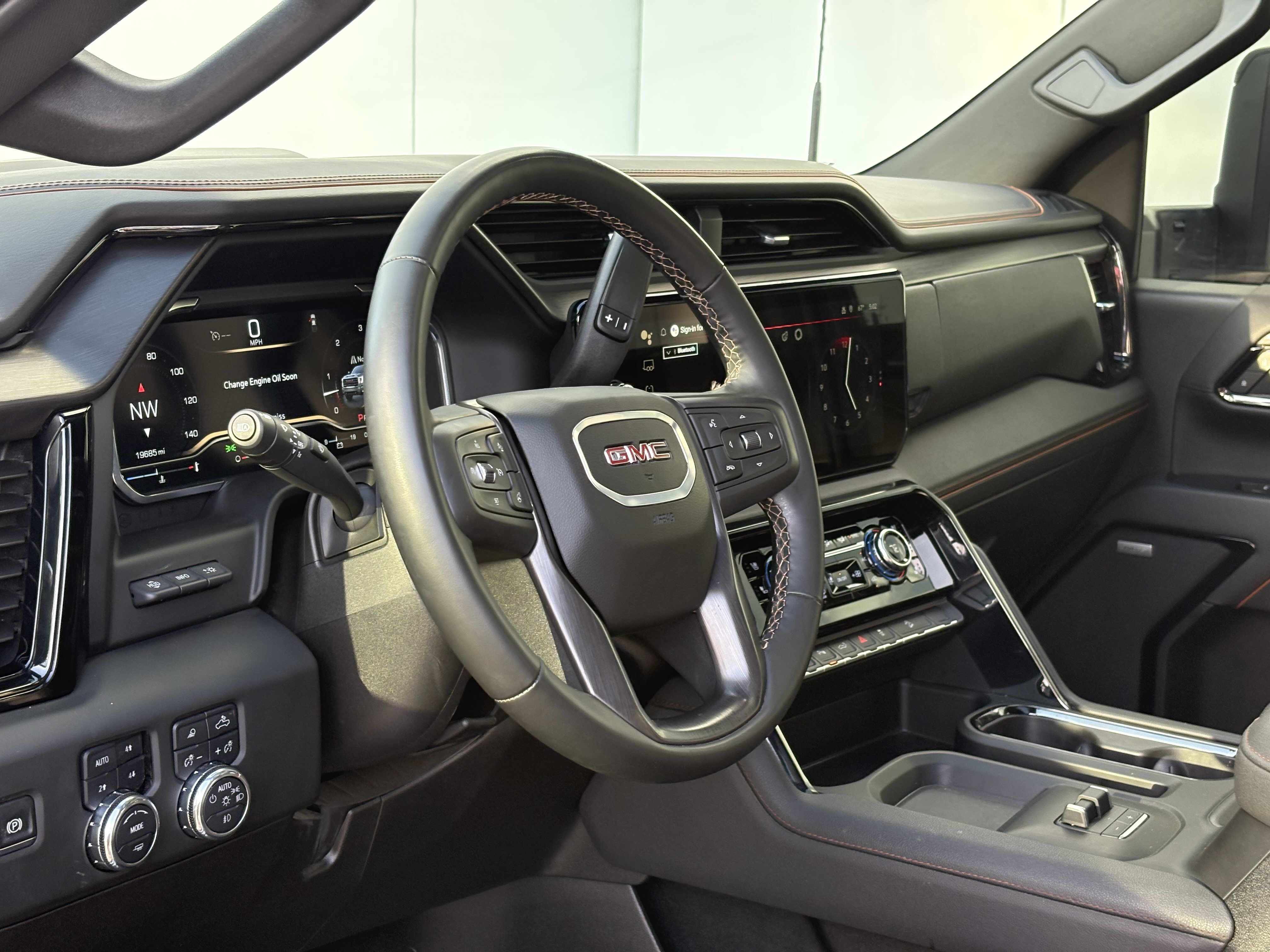 Used 2025 GMC Sierra 2500 AT4 w/ AT4 Premium Plus Package AWD/4WD image 14