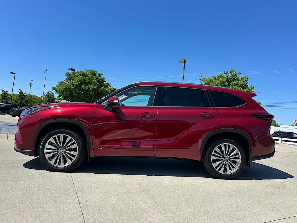 New 2026 Toyota Highlander Platinum AWD/4WD image 2