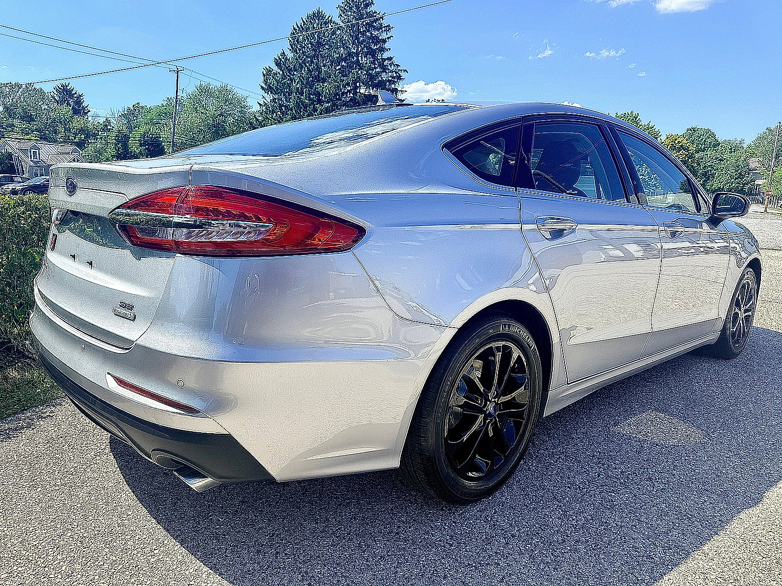 Used 2019 Ford Fusion SE FWD image 4