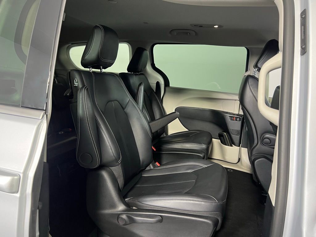Certified 2024 Chrysler Pacifica Limited FWD image 28