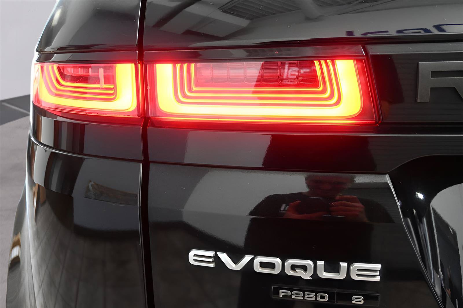 Used 2020 Land Rover Range Rover Evoque S AWD/4WD image 36