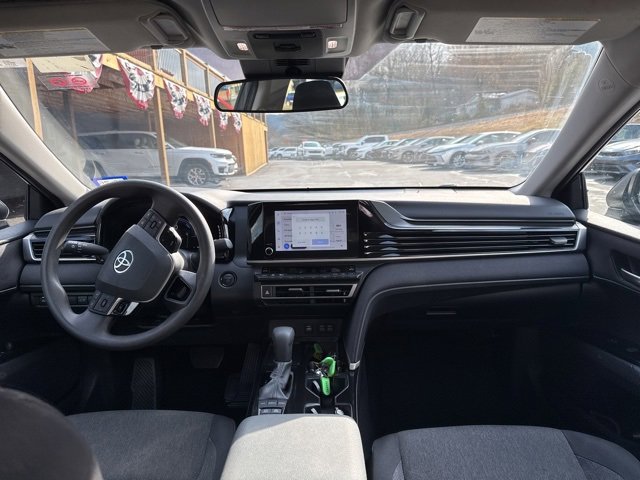 Used 2025 Toyota Camry LE image 13