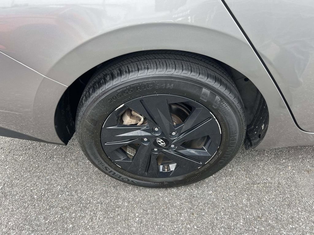 Certified 2023 Hyundai Elantra SEL w/ Preferred Accessory Package FWD image 9