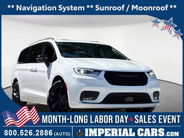Used 2025 Chrysler Pacifica Limited w/ Trailer Tow Group AWD/4WD image 1