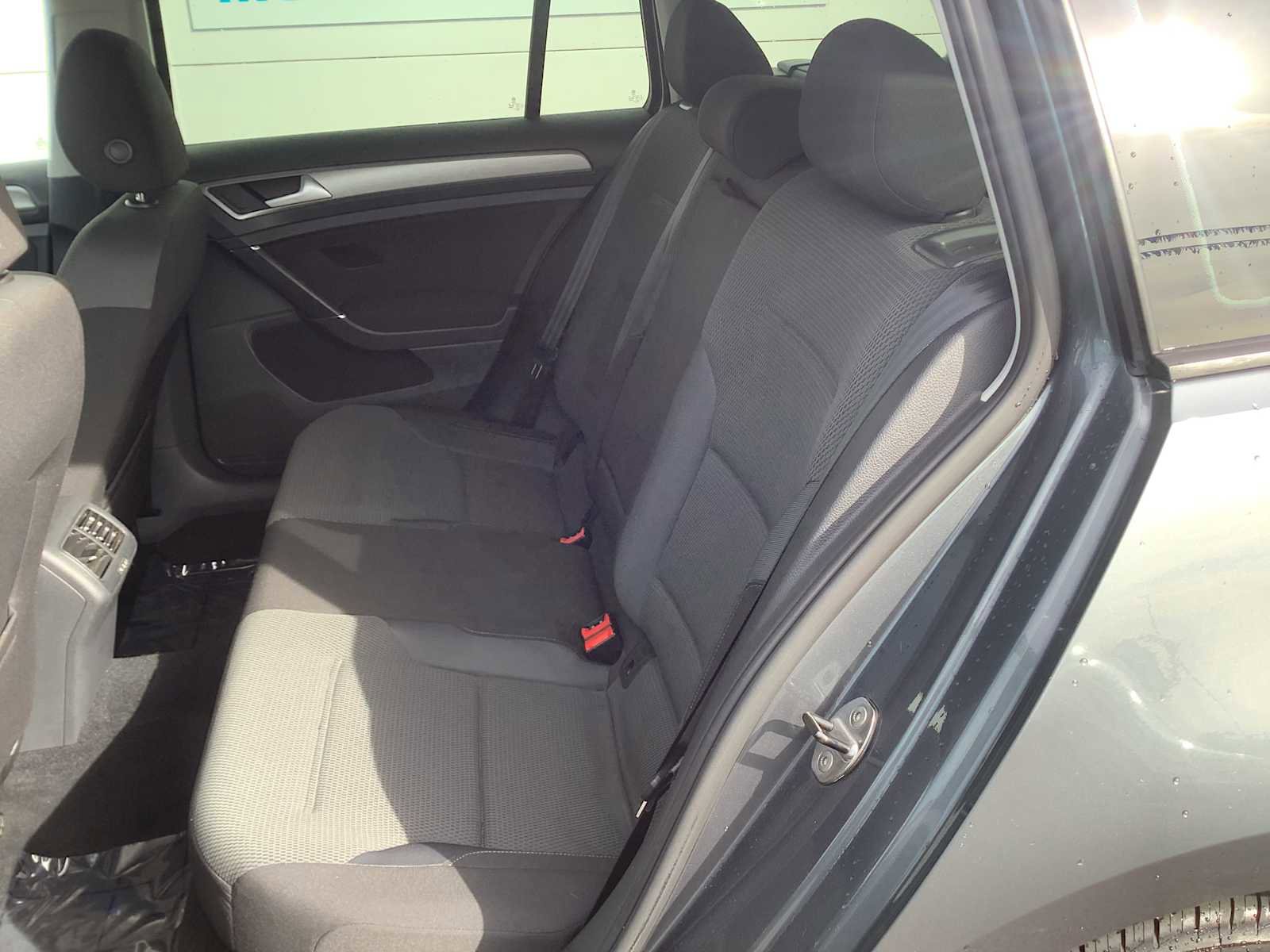 Used 2016 Volkswagen Golf S image 13