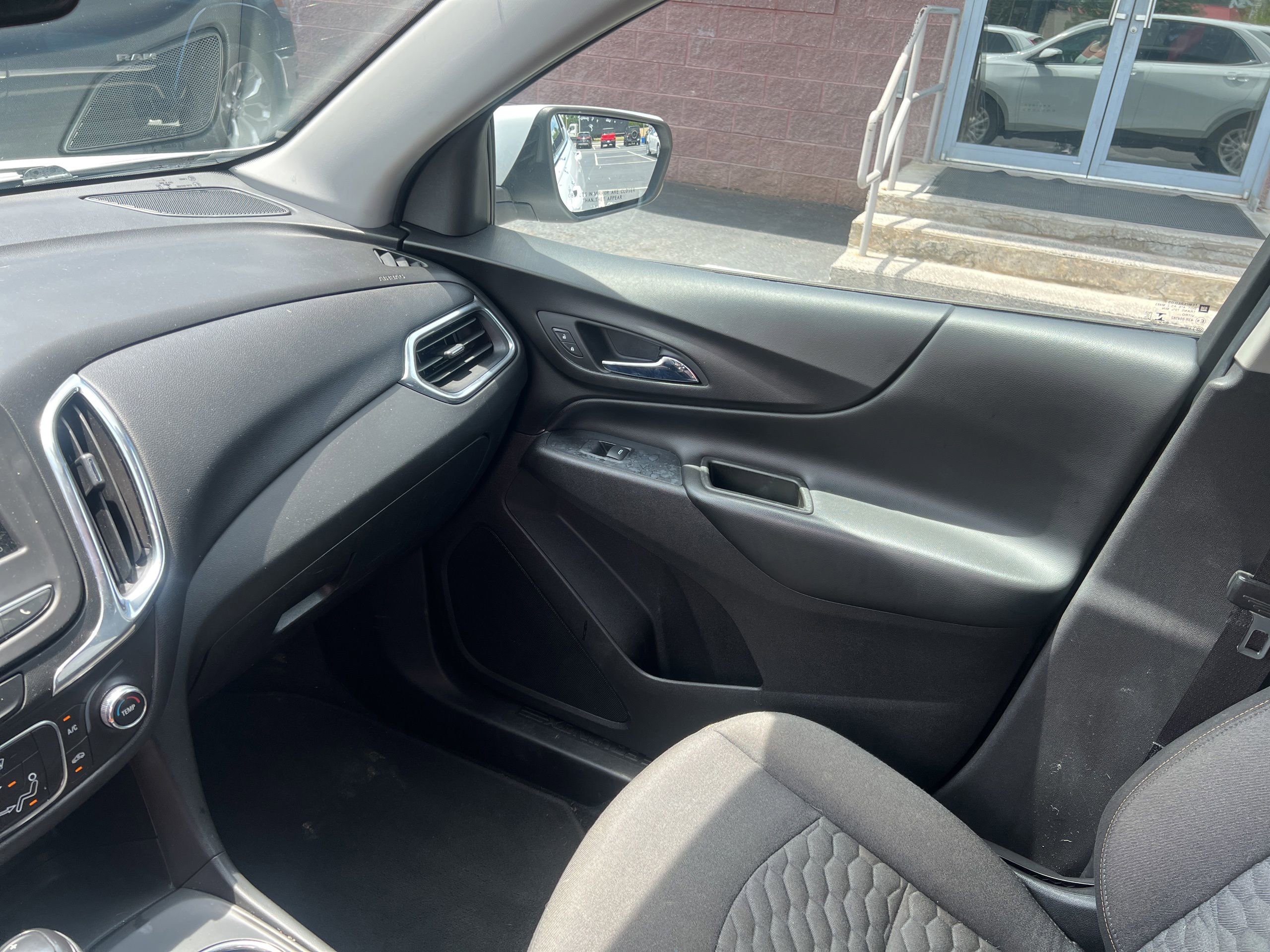 Used 2019 Chevrolet Equinox LT FWD image 10