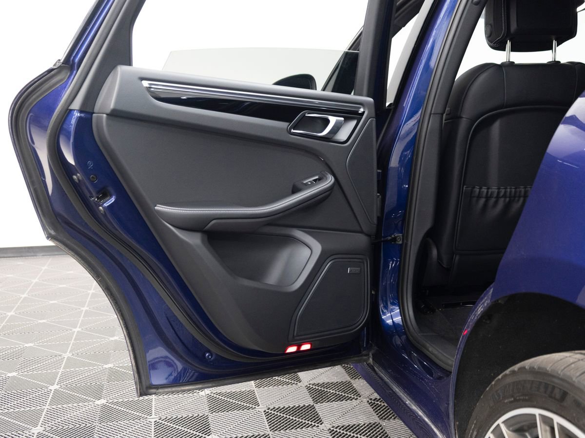 Certified 2025 Porsche Macan Turbo image 26