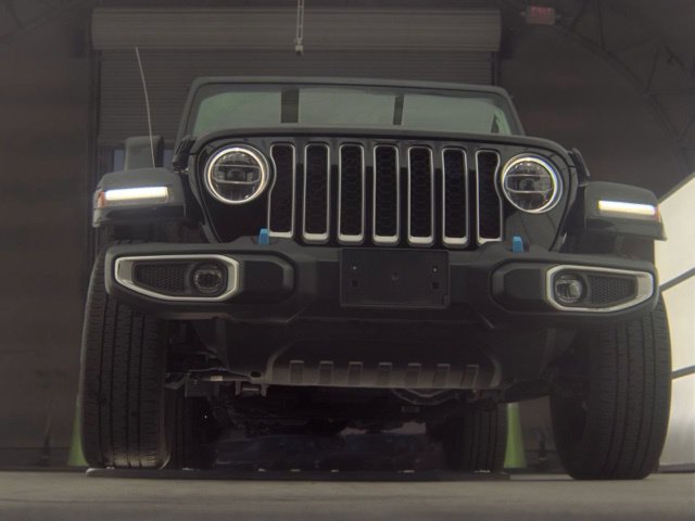 Used 2022 Jeep Wrangler Unlimited Sahara w/ Cold Weather Group AWD/4WD image 4