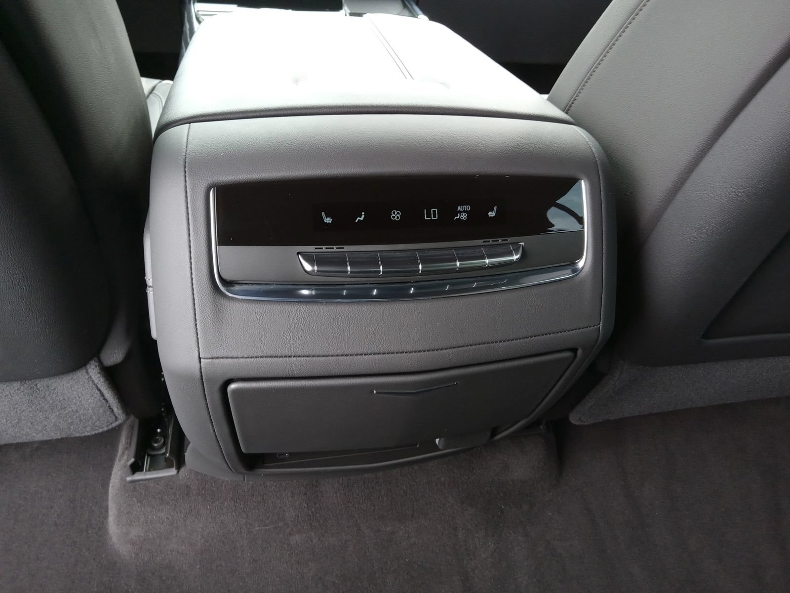 New 2026 Cadillac Escalade ESV Sport w/ LPO, ONYX Package AWD/4WD image 26