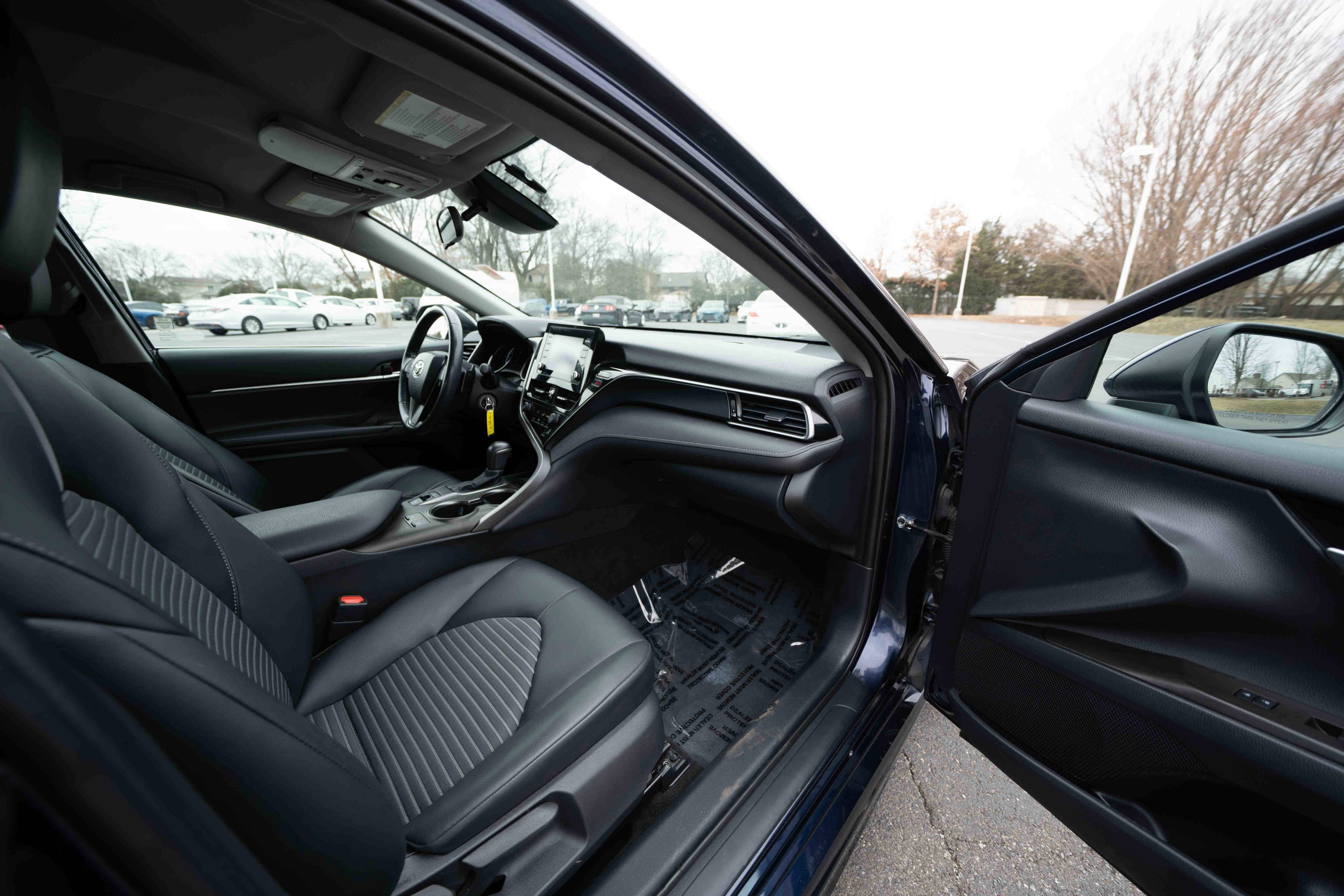 Used 2021 Toyota Camry SE w/ Cold Weather Package image 25