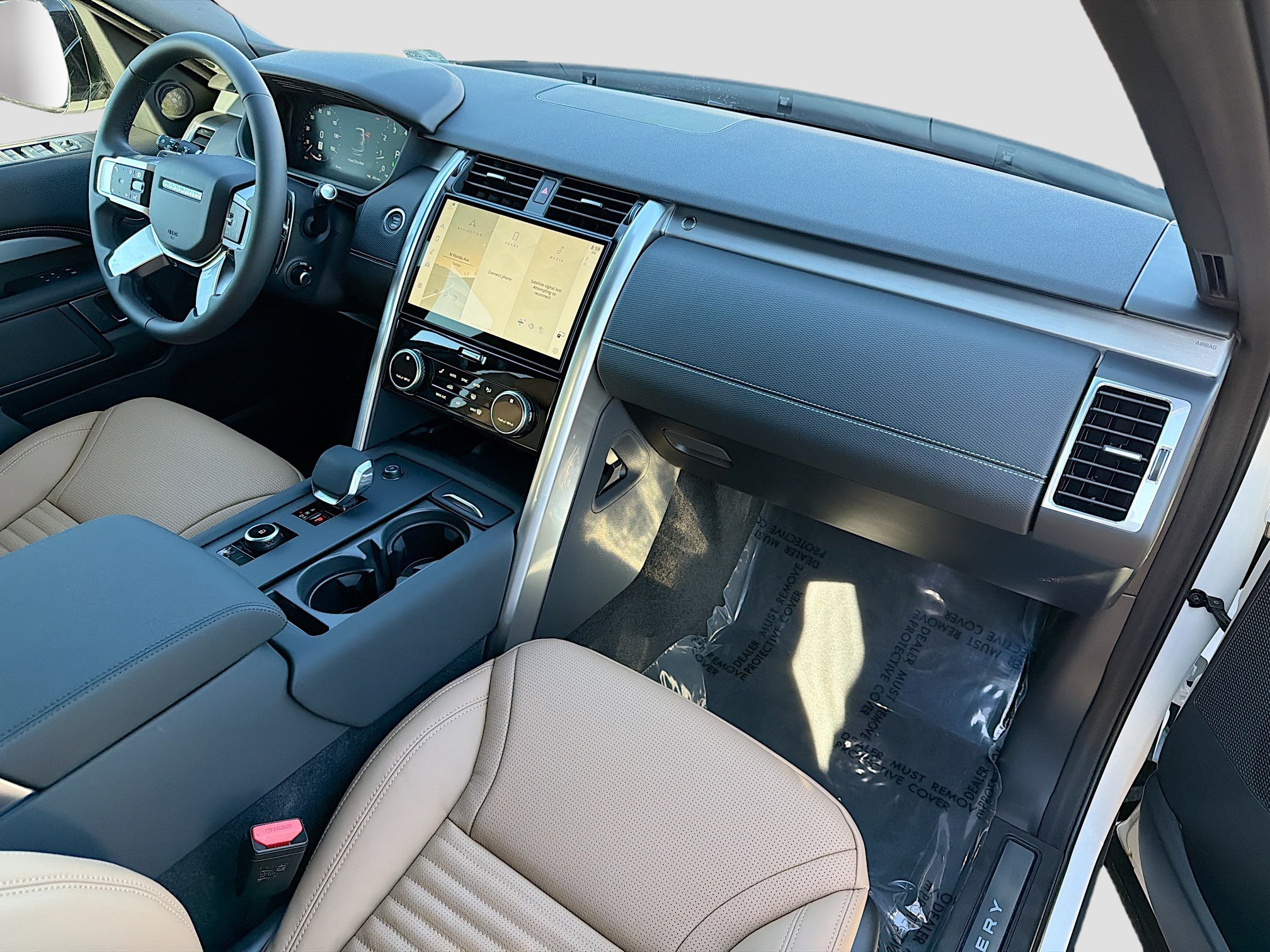 New 2026 Land Rover Discovery Dynamic SE image 14