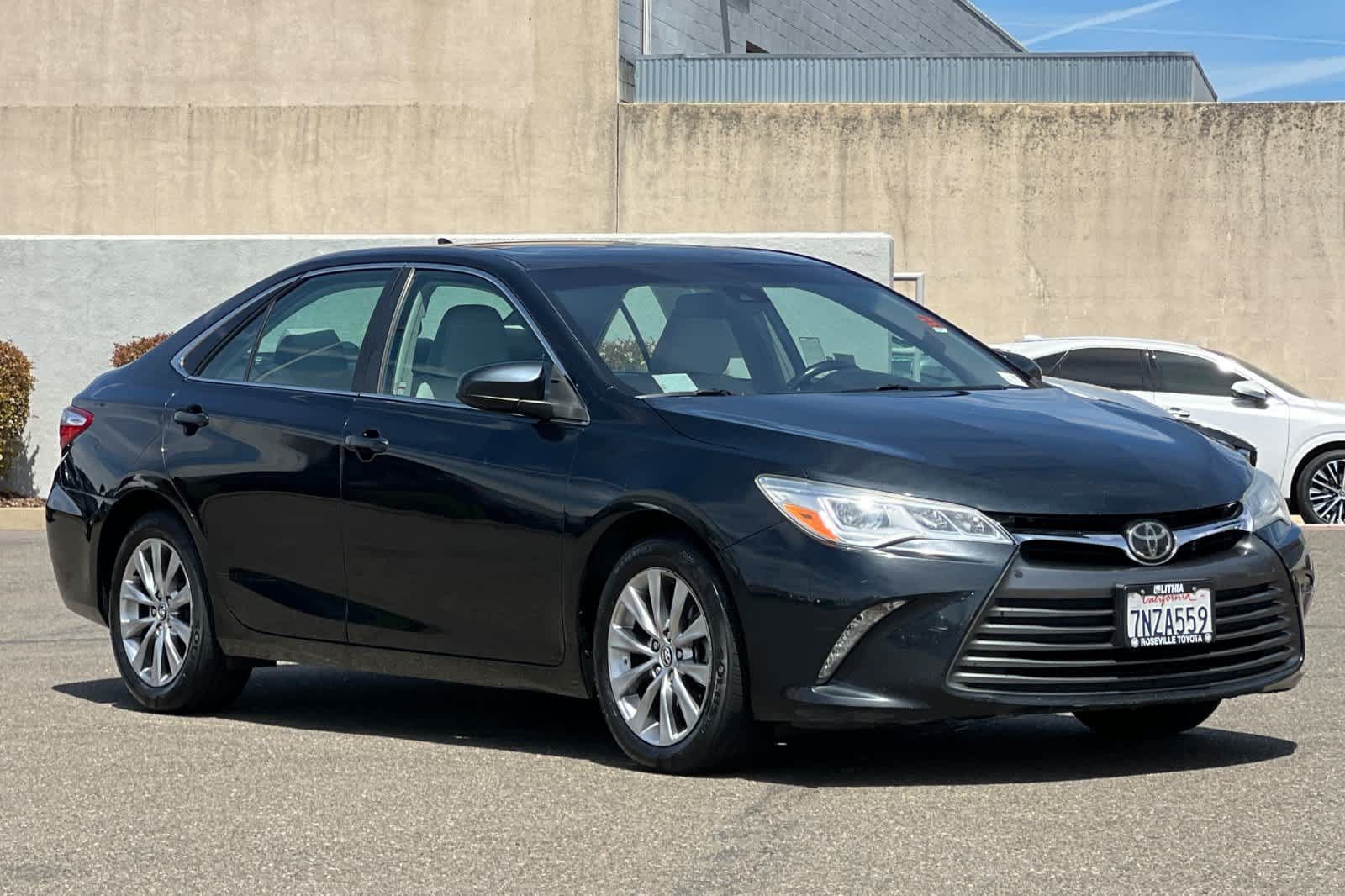 Used 2015 Toyota Camry XLE w/ Advanced Technology Package FWD image 5