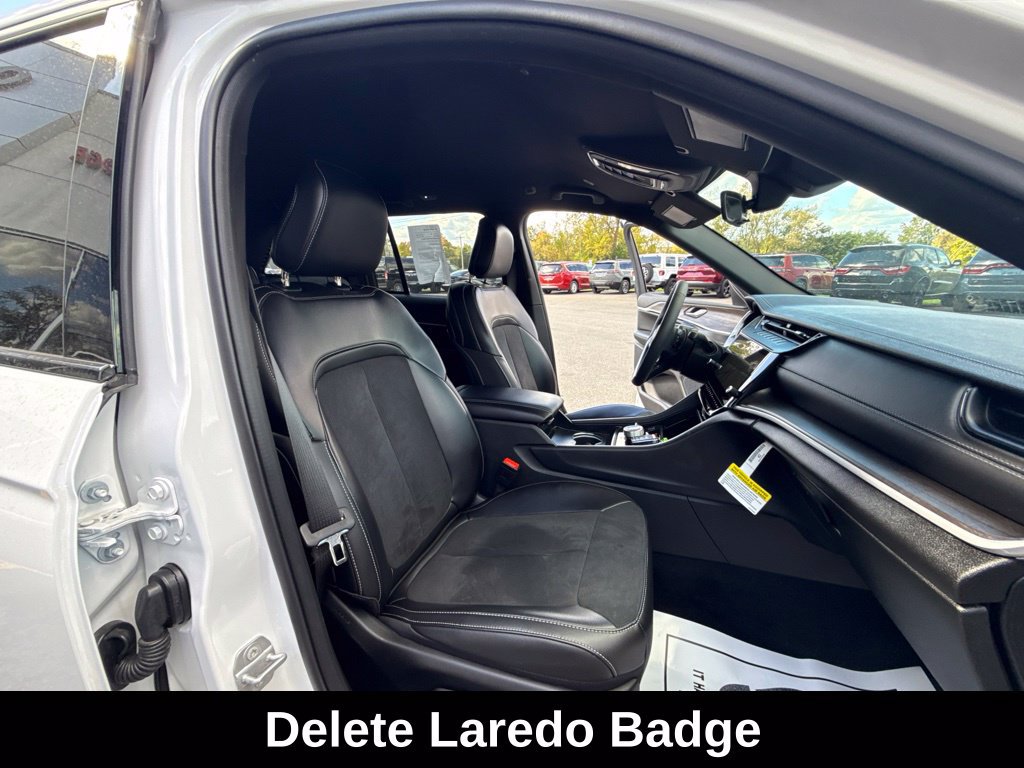 Used 2026 Jeep Grand Cherokee Altitude AWD/4WD image 32