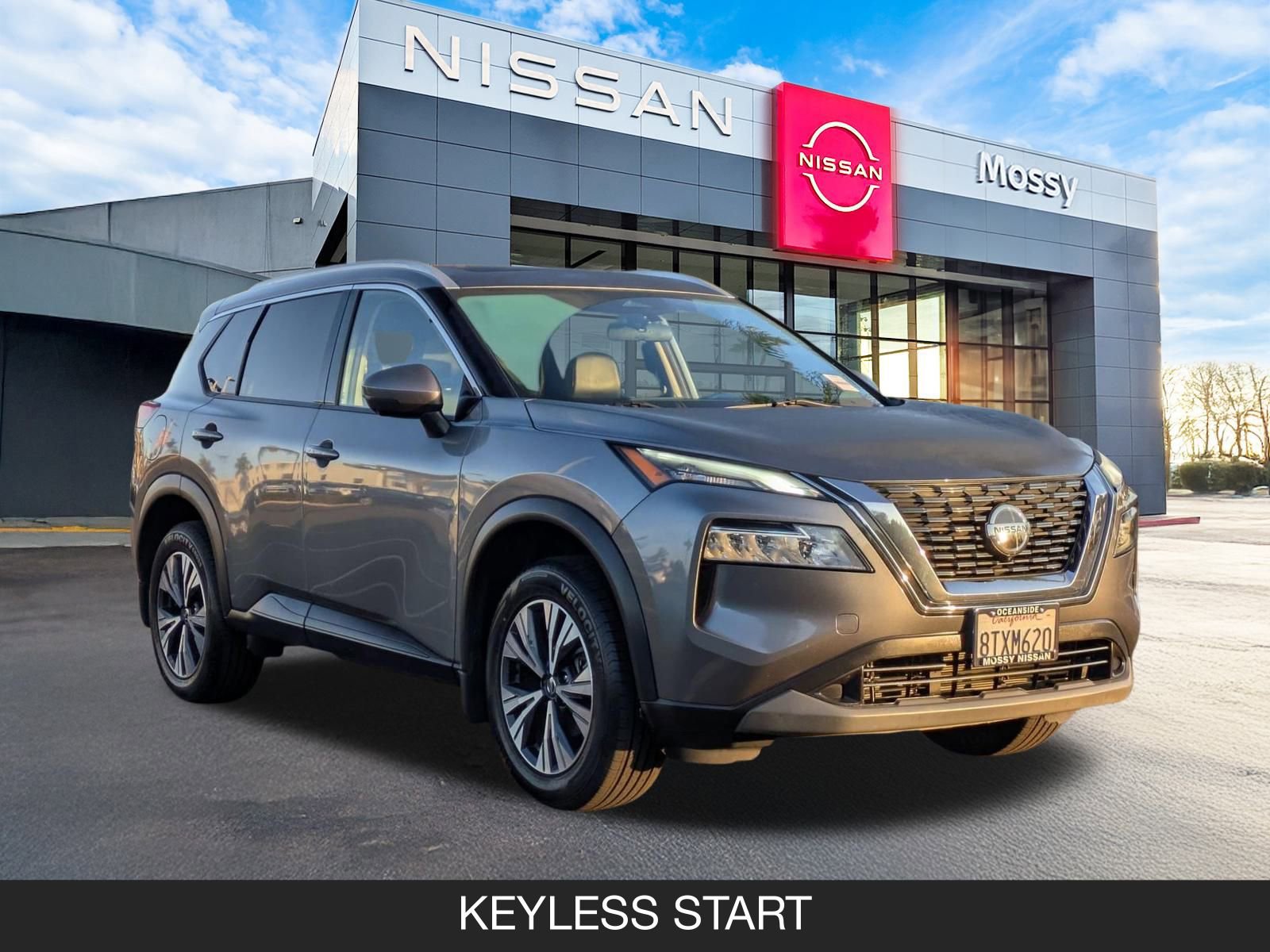 Used 2021 Nissan Rogue SV w/ Premium Package image 2