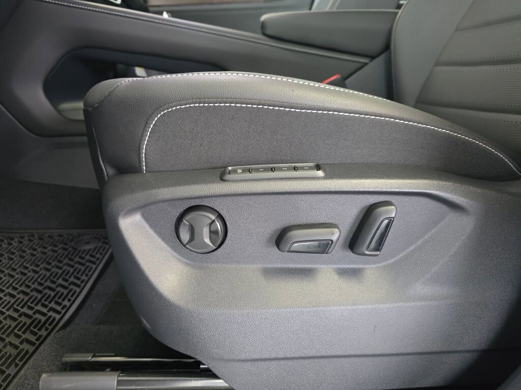 New 2025 Volkswagen Atlas Cross Sport SEL R-Line image 19