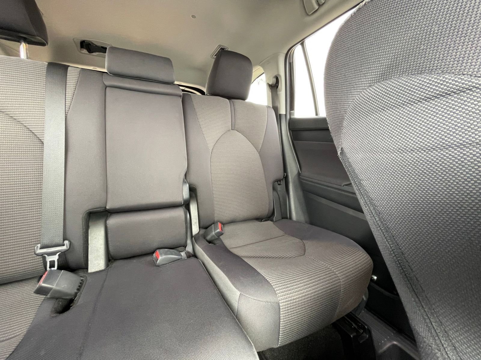 Used 2025 Toyota Highlander LE image 39