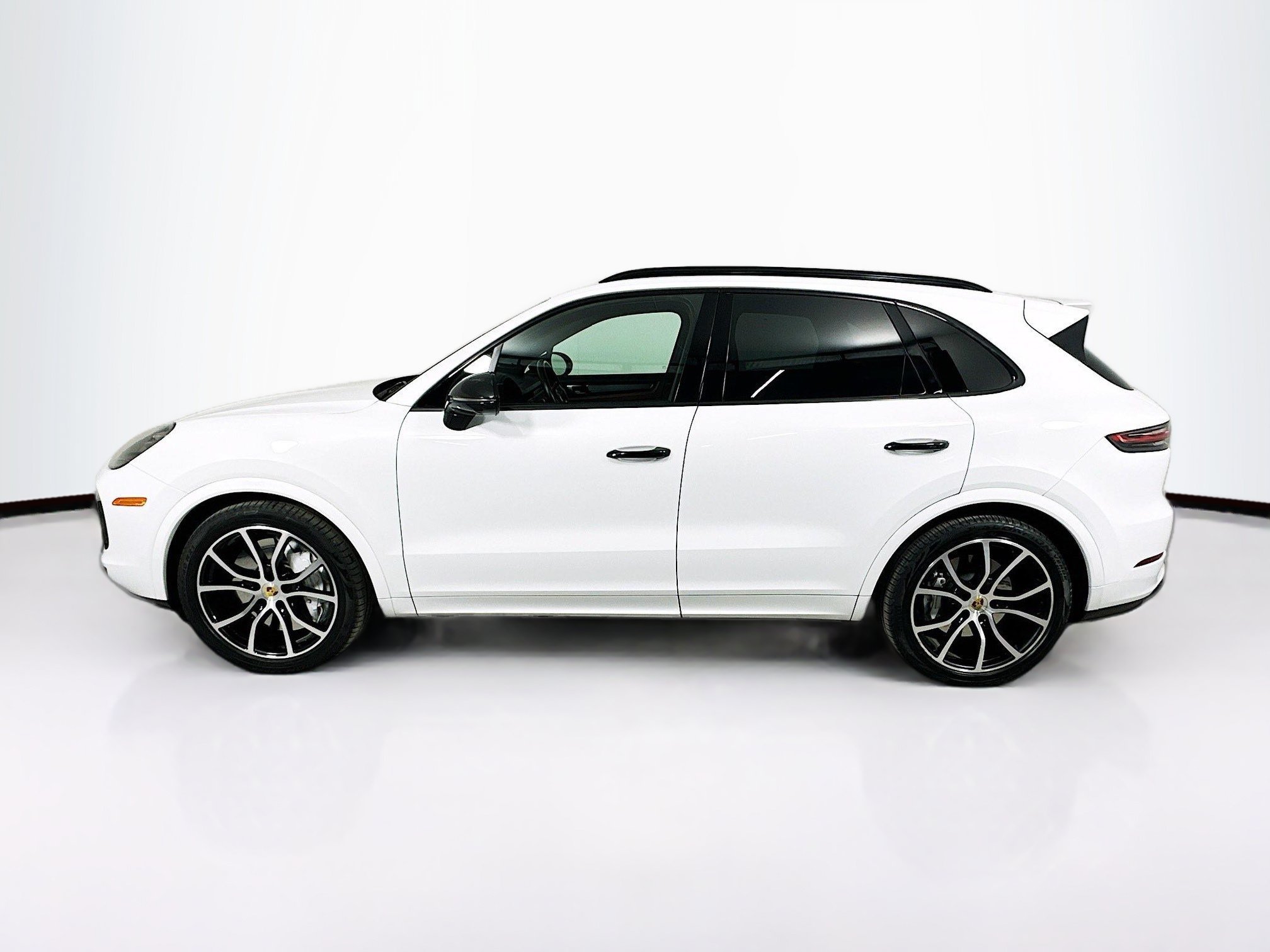 Used 2019 Porsche Cayenne Turbo w/ Premium Plus Package AWD/4WD image 9