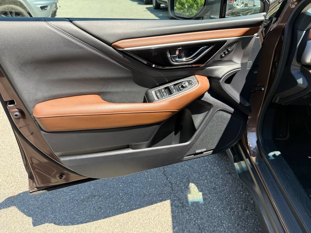 Used 2020 Subaru Outback Touring AWD/4WD image 18