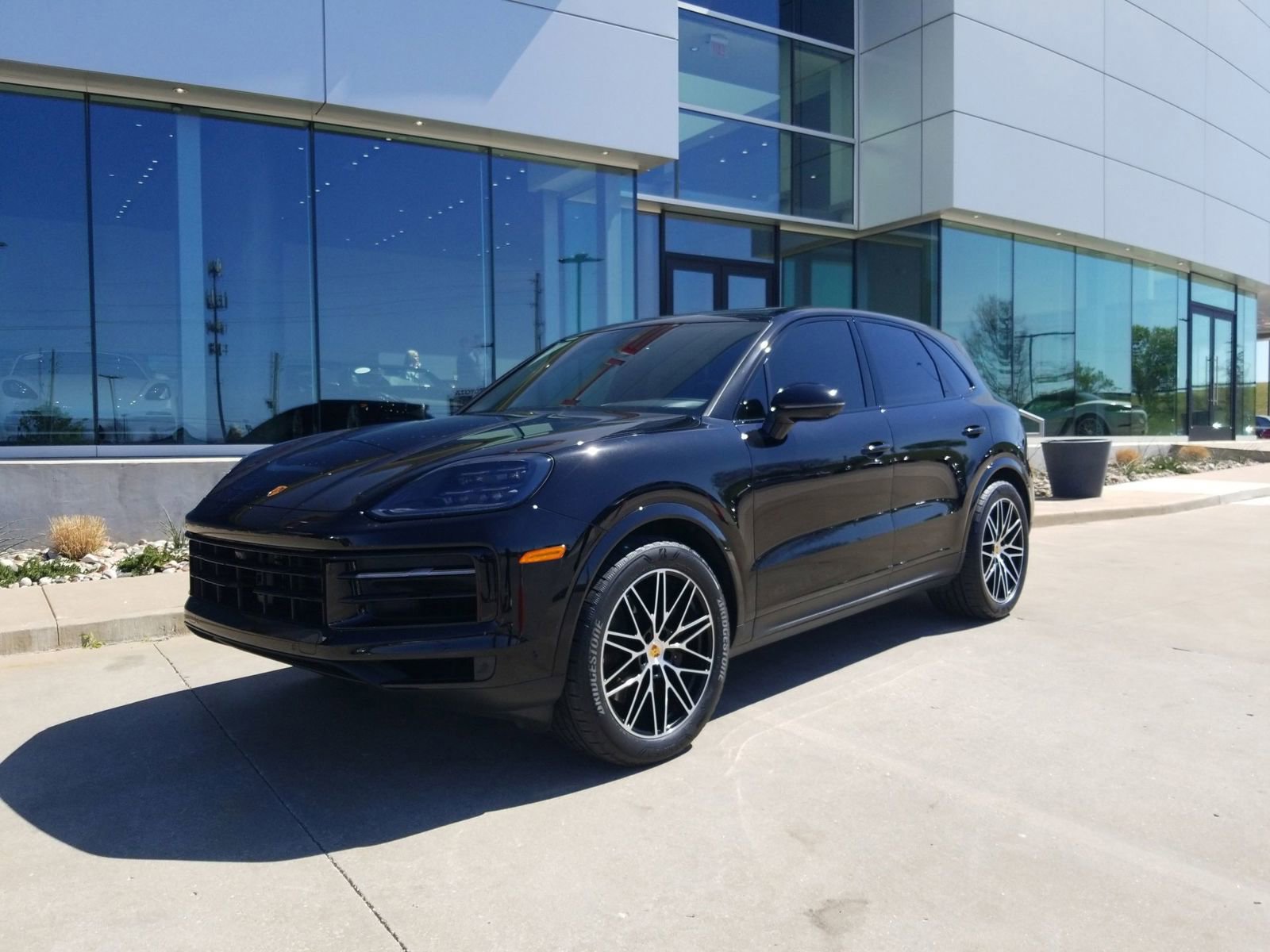 Used 2024 Porsche Cayenne image 1