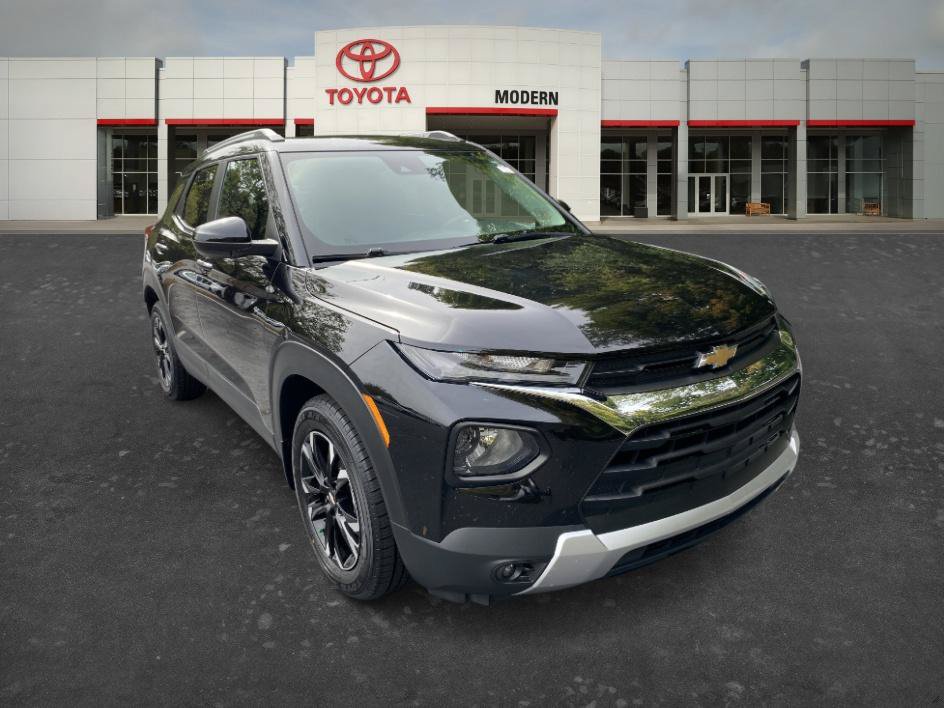 Used 2022 Chevrolet TrailBlazer LT w/ Convenience Package FWD image 3
