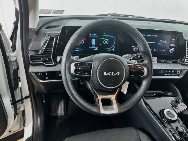 Used 2025 Kia Sportage LX AWD/4WD image 17