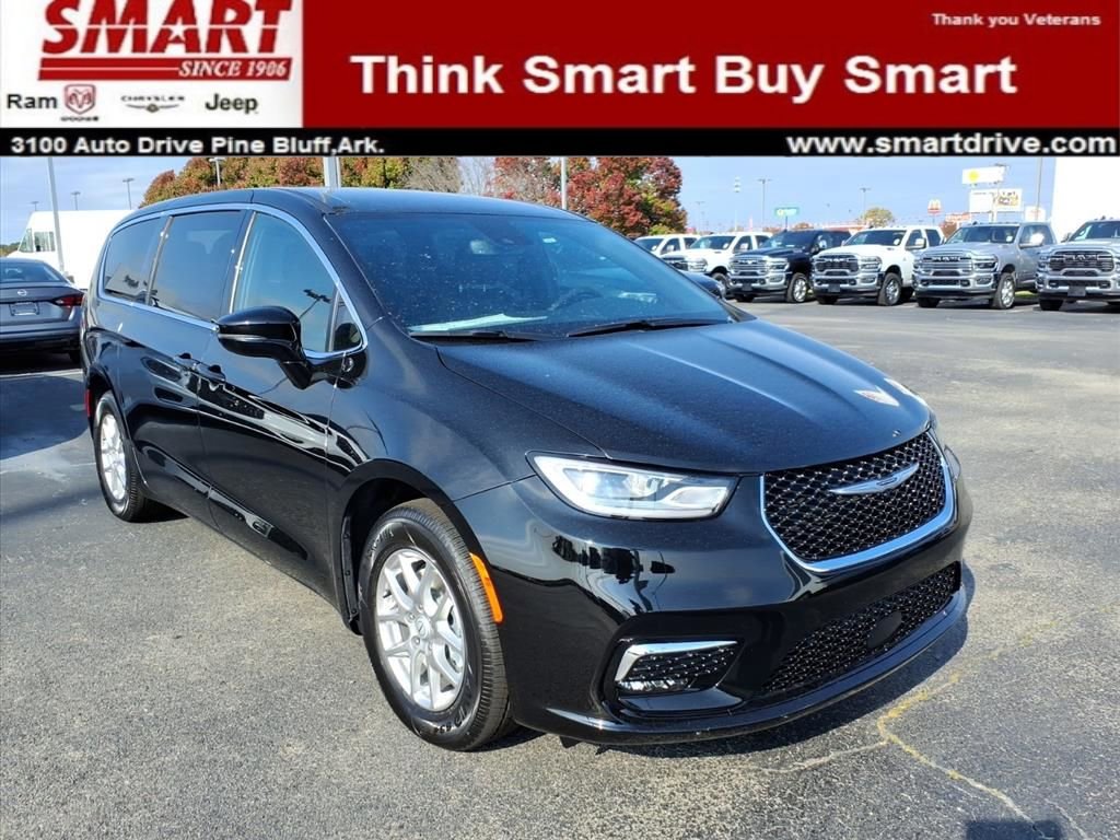 New 2026 Chrysler Pacifica Select