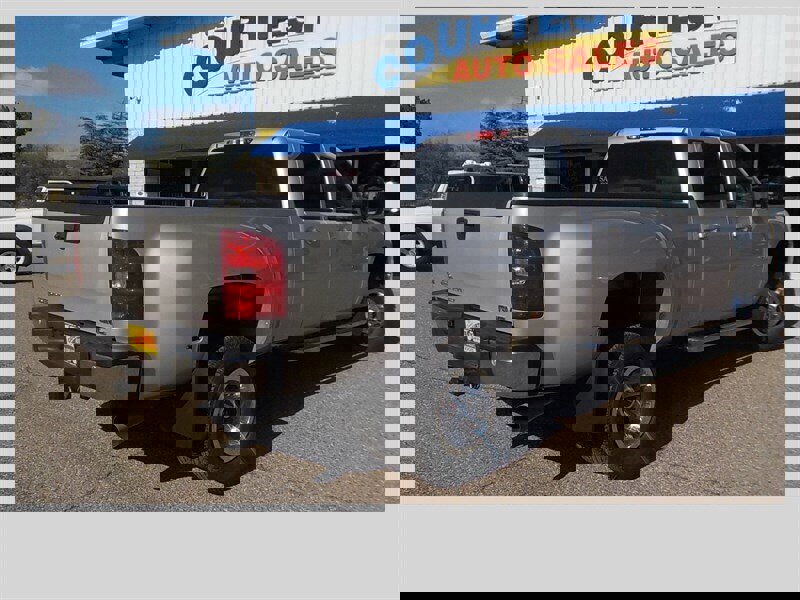 Used 2009 GMC Sierra 3500 SLT w/ SLT Convenience Package image 9