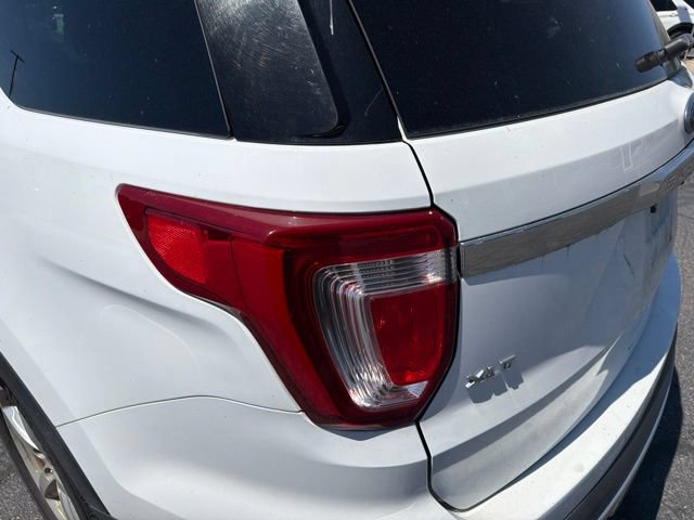 Used 2017 Ford Explorer XLT AWD/4WD image 24