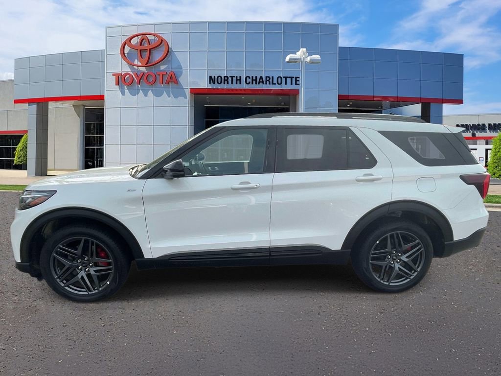 Used 2025 Ford Explorer ST-Line w/ ST-Line Street Pack image 7