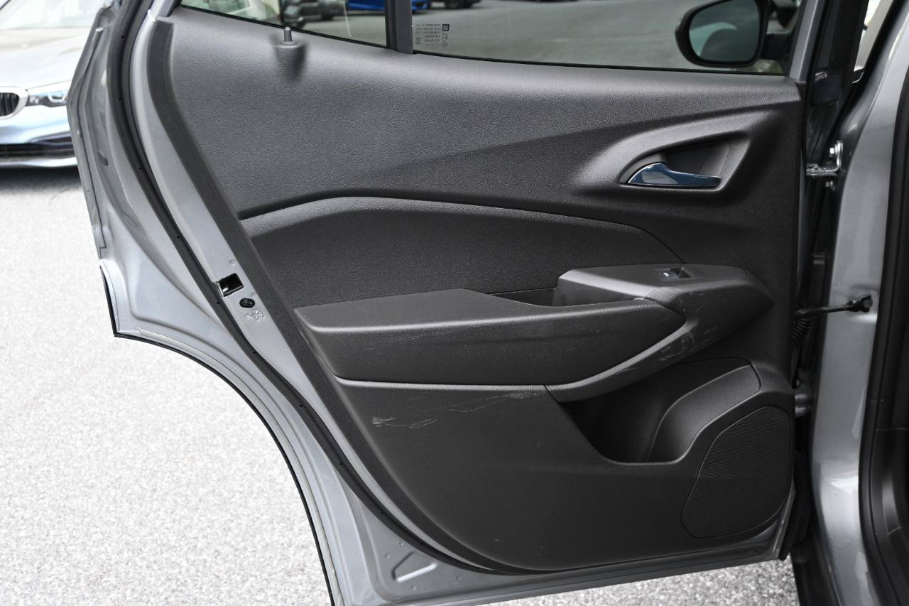 Used 2024 Chevrolet Trax LS w/ LS Convenience Package FWD image 19
