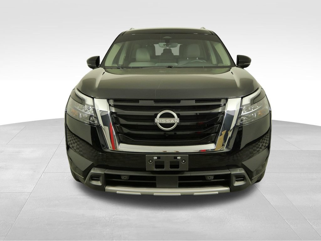 Used 2025 Nissan Pathfinder SL AWD/4WD image 3