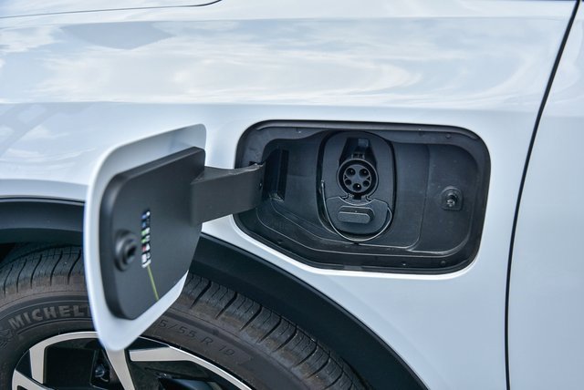 Used 2025 Chevrolet Equinox EV LT image 8