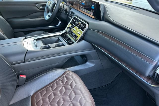 Used 2025 Nissan Armada Platinum Reserve image 15