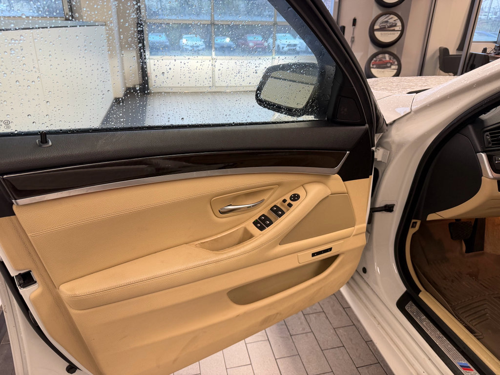 Used 2012 BMW 550i Sedan image 7