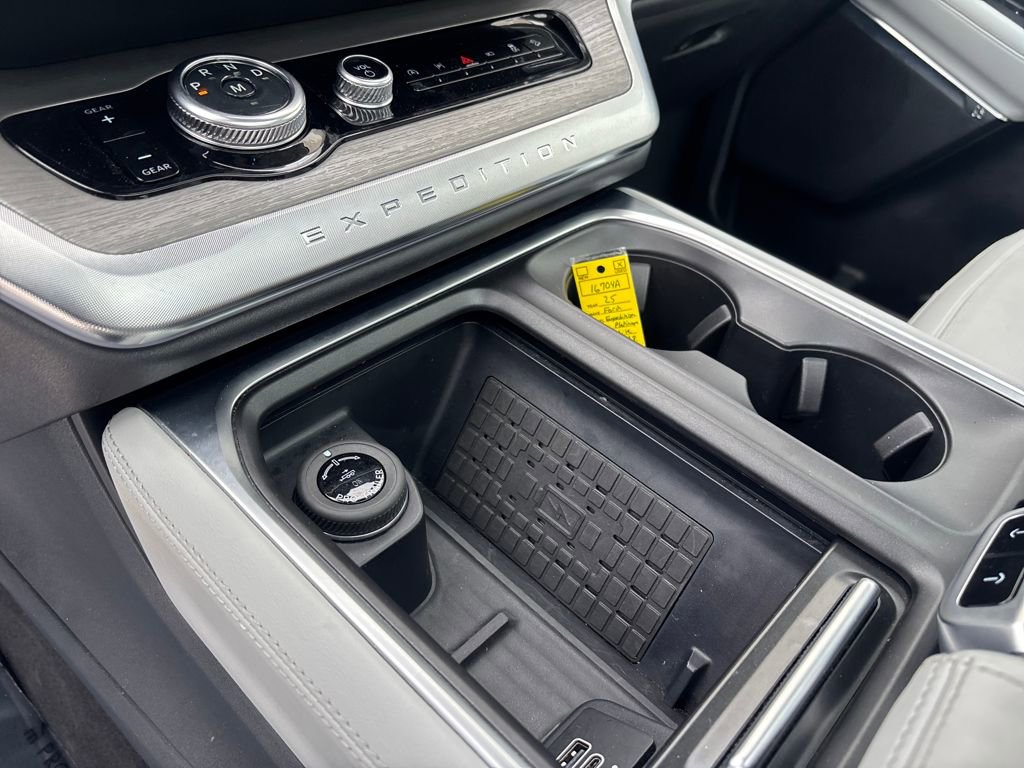 Used 2025 Ford Expedition Max Platinum w/ Driver's Package image 21