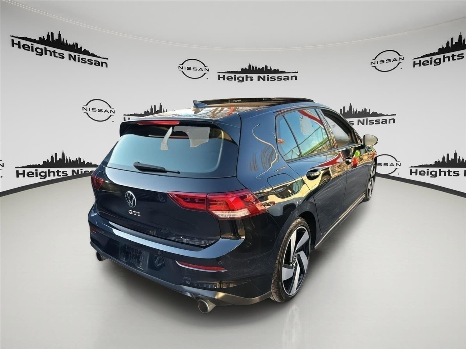 Used 2022 Volkswagen GTI SE image 7