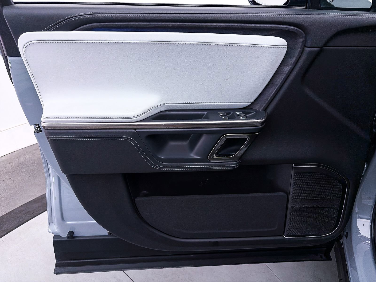 Used 2023 Rivian R1T Adventure AWD/4WD image 17