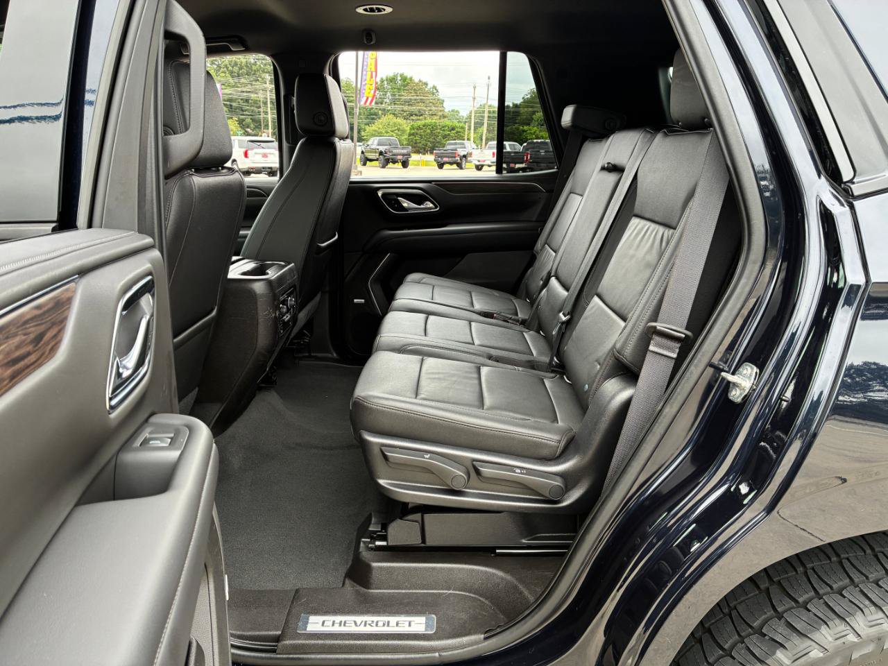 Used 2021 Chevrolet Tahoe Z71 w/ Luxury Package AWD/4WD image 29