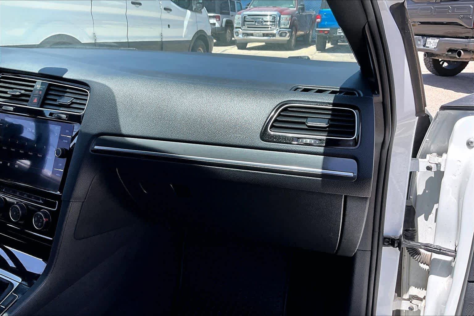 Used 2019 Volkswagen GTI SE FWD image 18