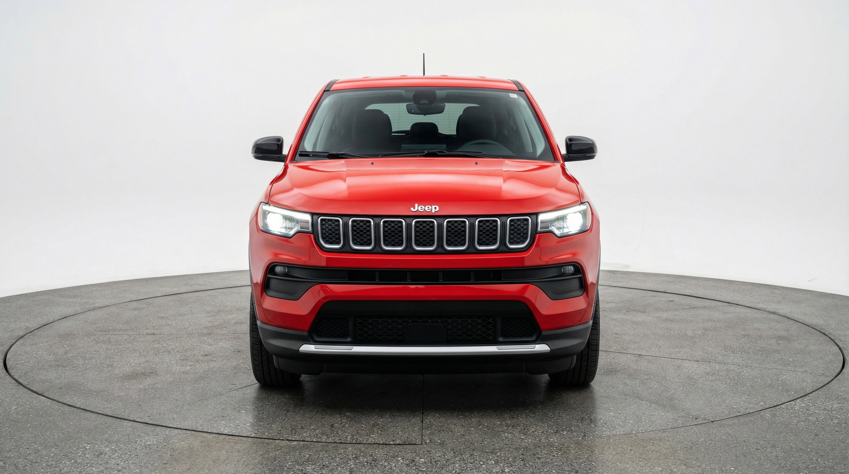 Used 2025 Jeep Compass Latitude image 2